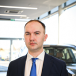 Pildil Marek Turba - BMW esinduse müügikonsultant